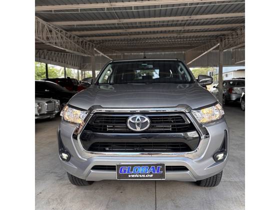 TOYOTA HILUX 2.8 D-4D TURBO DIESEL CD SRV 4X4 AUTOMÁTICO TOYOTA HILUX 2.8 D-4D TURBO DIESEL CD SRV 4X4 AUTOMÁTICO